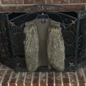 Faux fur ribbed sweater vest